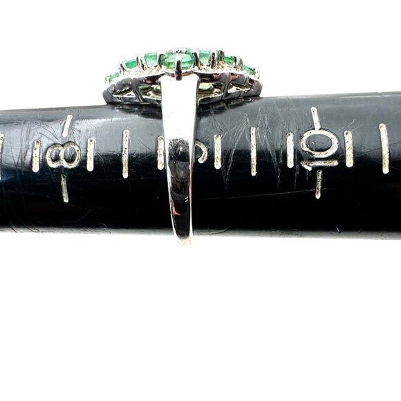 Elegant Green Gemstone Silver Ring - Picture 6 of 7